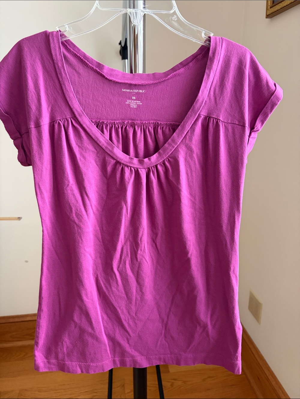 Banana Republic Fuchsia Scoop Neck Short Sleeve Tee